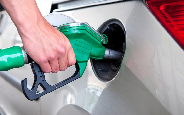 От края на септември са забранени продажбите на бензин по