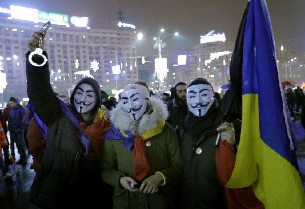 Снимка: БгнесСтотици румънци излязоха вчера на нов протест в столицата