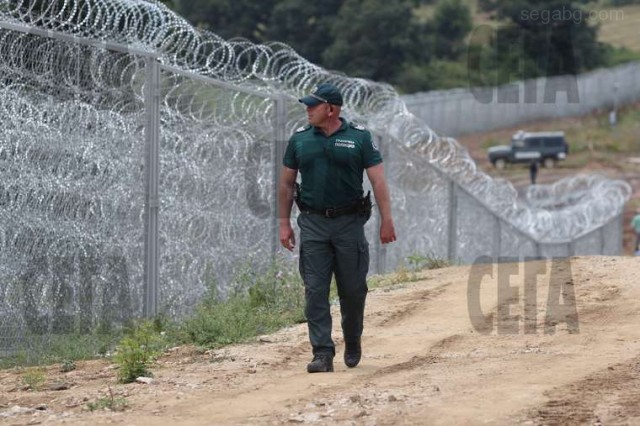 Оградата по границата с Турция е повредена на четири места