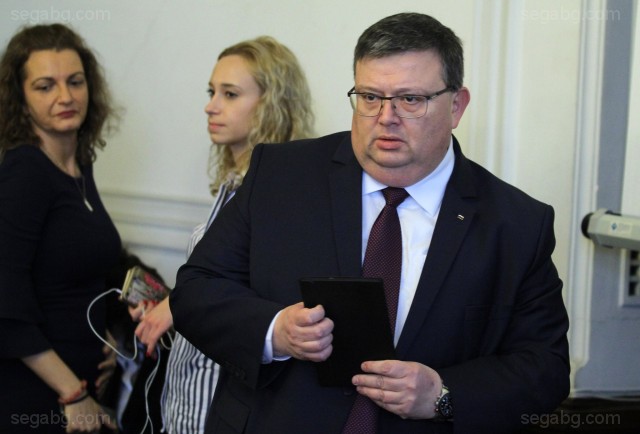 Главният прокурор Сотир Цацаров смята, че трябва да има вариант