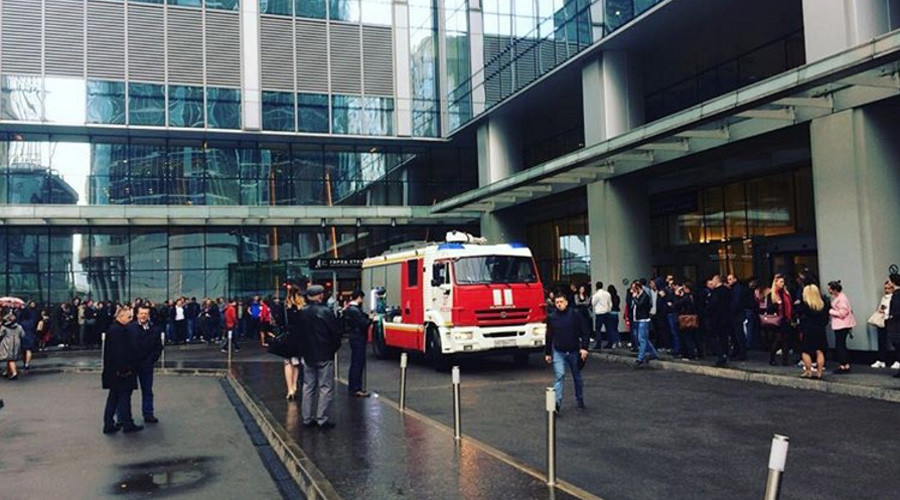 Стотици работещи в бизнес център в Москва бяха евакуирани заради