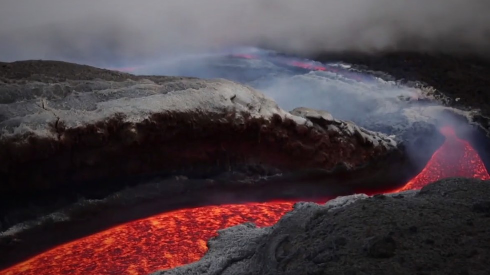 СНИМКА Нова ТВНай големият активен вулкан в Европа Етна намиращ