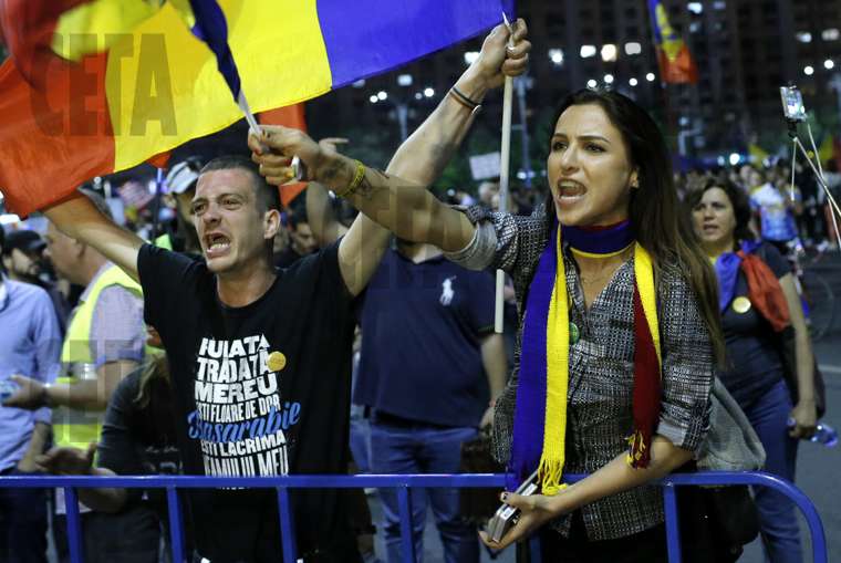 Демонстранти протестираха днес в Букурещ срещу румънската управляваща Социалдемократическа партия