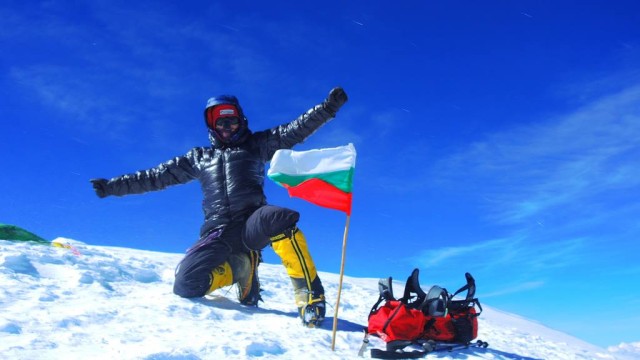 Издирването на алпиниста Боян Петров може да продължи с хеликоптер