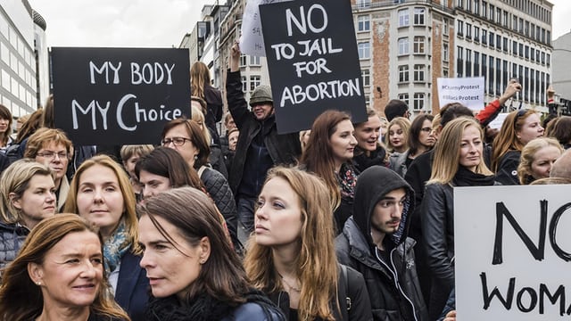 Полският парламент отхвърли либерализиране на строгия закон за абортите късно