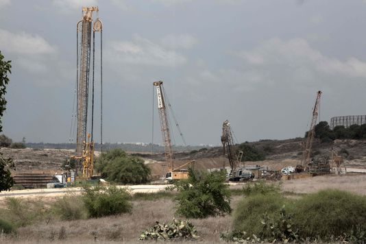 Началният етап на строителството през 2016 г Снимка Монд Израел измисли