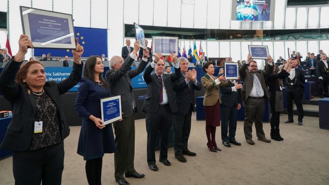 Снимка Европейски парламентПредставители на опозицията във Венецуела приеха наградата Сахаров