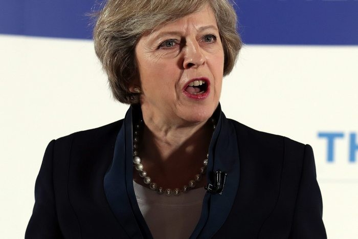 Британският премиер Тереза Мей заяви, че няма еквивалентност“ между крайнодесните