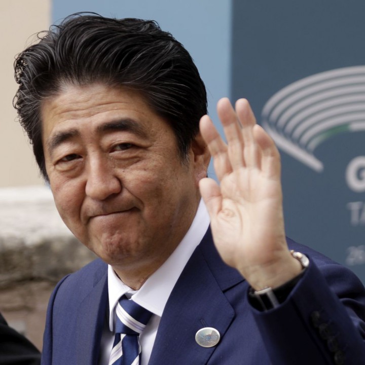 Японският премиер Шиндзо Абе планира да обсъди с руския президент