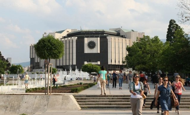 Днес Националният дворец на културата ще грейне в оранжево. България
