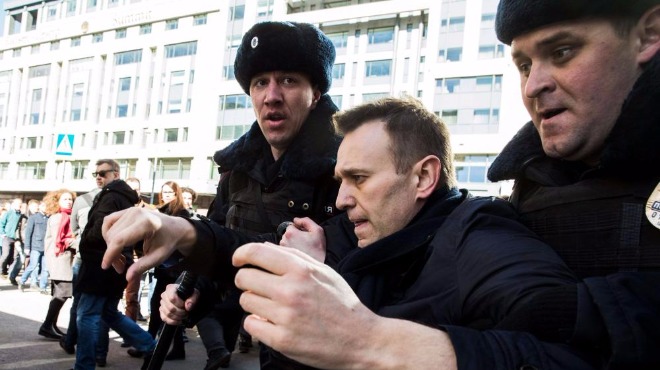 Алексей Навални известен като политически опонент на руския президент Владимир