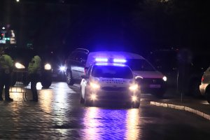 Четирима души са арестувани заради стрелба по автобус в Перник