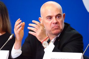 Взривът край колата на Гешев трета година остава мистерия
