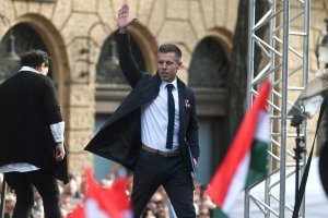 Новият унгарски премиер намали заплатата си наполовина