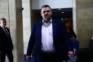 Пеевски се примири със смяната на Сарафов