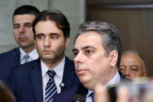 Страстите около разцепването на ПП и ДБ не стихват