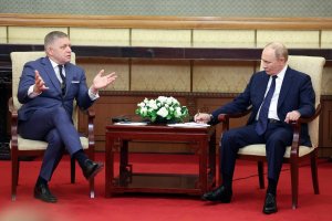 И Фицо се отказа от парада за 9 май в Москва
