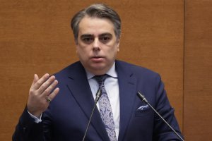 Асен Василев обвини Румен Радев в лъжа и в сглобка с ГЕРБ