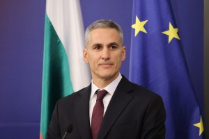 Премиерът Гюров: Следващата стъпка - 15 000 работни места за младите