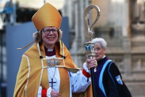 Бивша акушерка стана първият водач на Англиканската църква