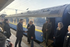 Премиерът Гюров пристигна на необявено посещение в Украйна