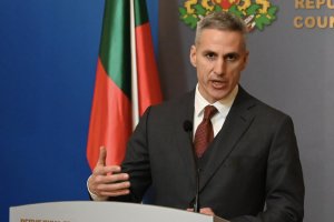 В служебния кабинет се усещат като опълченци