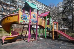 Параграф 23: Ако ток удари дете на площадка и то оцелее, вина не се търси