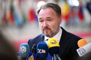 Брюксел ни съветва да ограничим пътуването с кола и самолет