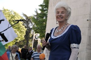 Отиде си народната певица Янка Рупкина – славеят на Странджа