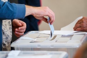 Изборният ден беше удължен заради огромни опашки