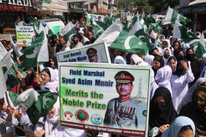 Иранската делегация пристигна за преговорите в Пакистан