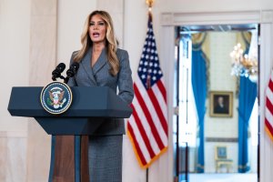 Мелания слиса Доналд Тръмп с изявление за Епстийн