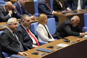 МВР проверява и приближени на Пеевски