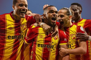 Победа остави тима на Станимир Стоилов в битката за Европа