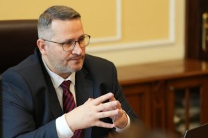 И Христанов “откри”, че шефовете на губещи държавни фирми са с високи заплати