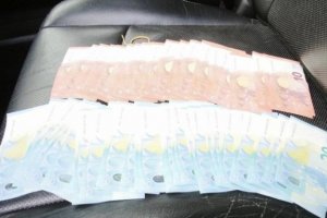 МВР откри в колата на кандидат-депутат пари и списъци