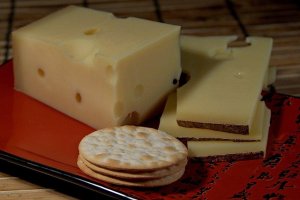 Ементалът отново ще има дупки благодарение на прах от сено