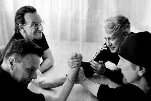 U2 изненадващо издадоха нов великденски албум с шест песни