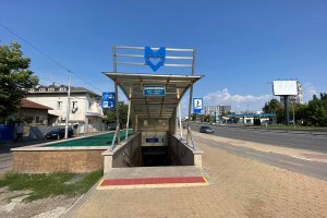 Мъж стреля по група младежи до метростанция