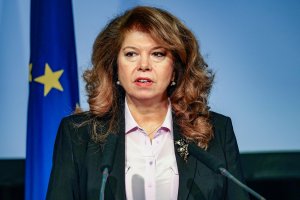 Йотова ще връчи мандата на ПБ на 7 май