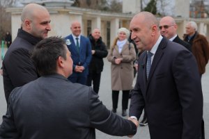 Лъжа без лъгане, или как Радев събра нереални очаквания