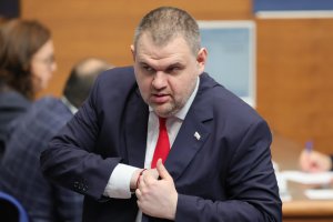 Съдът нареди на НСО да отговори за цената на охраната на Пеевски