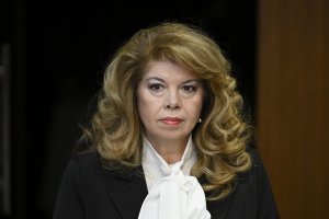 Йотова иска за ден да приключи консултациите за кабинет