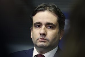 ДБ е скептична, че новата власт ще пребори "завладяната държава"