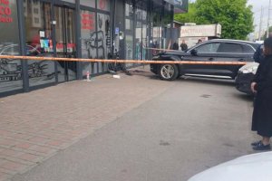 Кола помете двама души на тротоар в столичния ж.к. "Люлин"