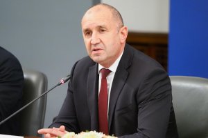 Българското правителство не се впечатли от зверския обстрел на Русия срещу Украйна