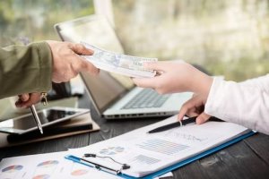 Съдът не е достатъчен да сложи юзди на хищническото кредитиране