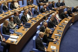 ПБ замразява депутатските заплати на нивото от мар