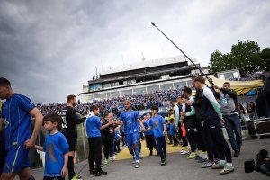 "Лудогорец" направи шпалир, но вгорчи празника на "Левски"