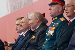 Кремъл отбеляза 9 май със скромен парад